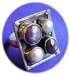 Designer Ring mit Perlen und Amethyst